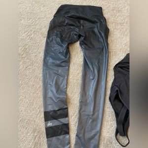 ALO Yoga black/grey leggings. Shine. Size XS good condition